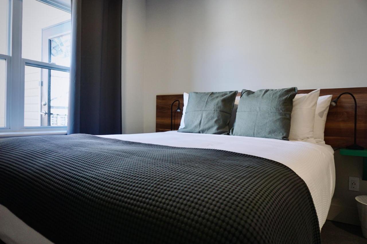 Morel Executive Suites Эдмундстон Экстерьер фото